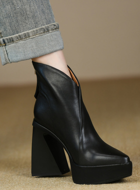 10cm尖头短靴女粗跟秋冬新款真皮时尚高跟鞋黑色防水台及踝裸靴女