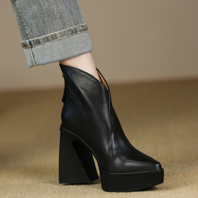 10cm尖头短靴女粗跟秋冬新款真皮时尚高跟鞋黑色防水台及踝裸靴女