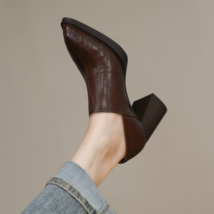 压花真皮松紧一脚蹬尖头高跟鞋 法式 新款 女粗跟秋季 女 棕色深口单鞋