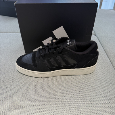 阿迪达斯男女运动休闲鞋