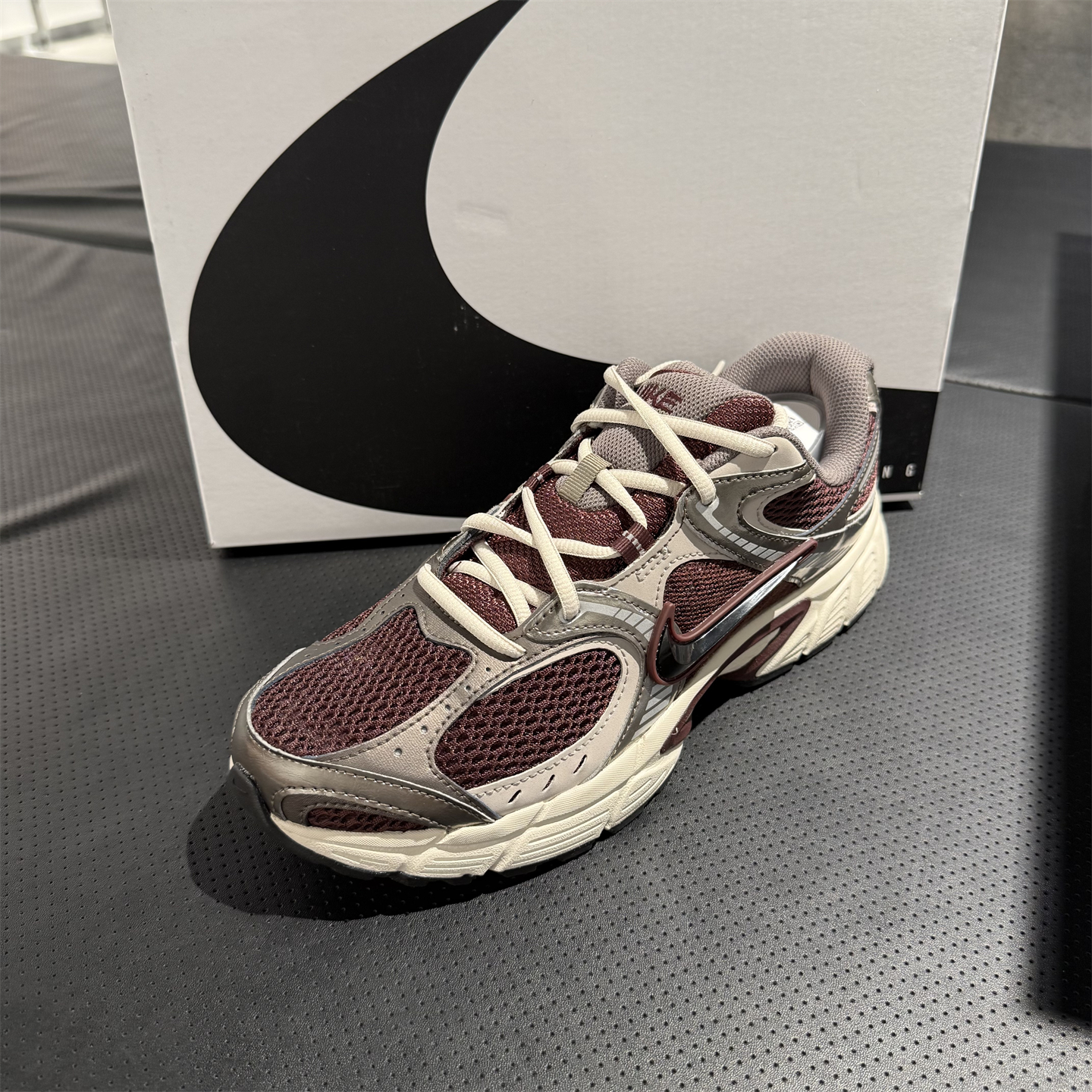 耐克男子网面休闲鞋V5RNR老爹鞋