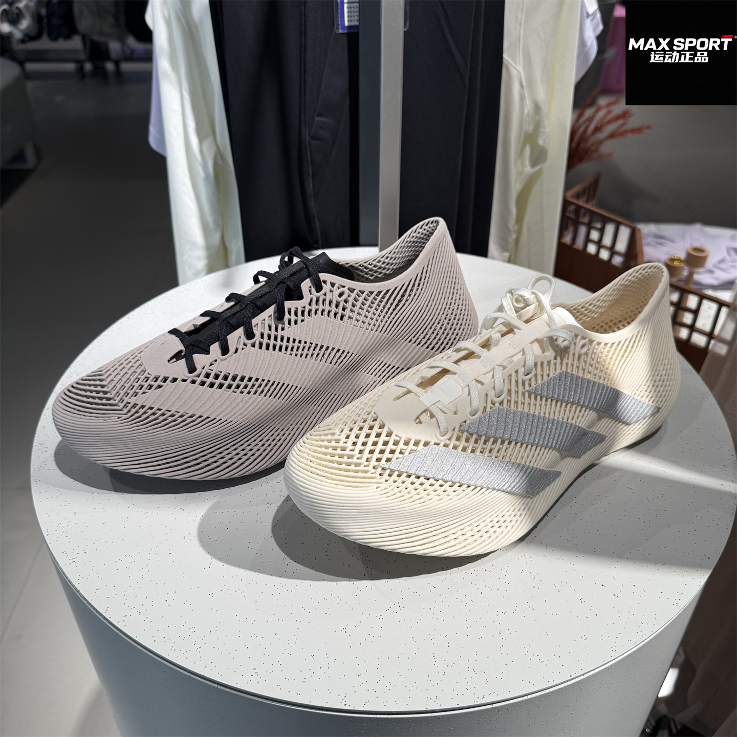 Adidas阿迪达斯男女洞洞鞋26夏风巢网眼透气运动休闲跑步鞋KJ8966