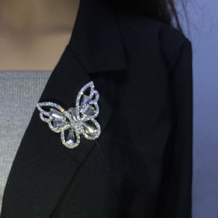 胸花高级感配饰 夸张镶钻闪蝴蝶金属高档胸针女秋冬ins设计感西装