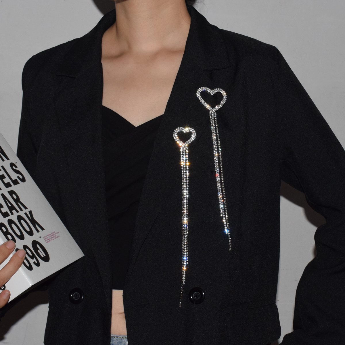 爱心水钻流苏休闲风西装长款别针