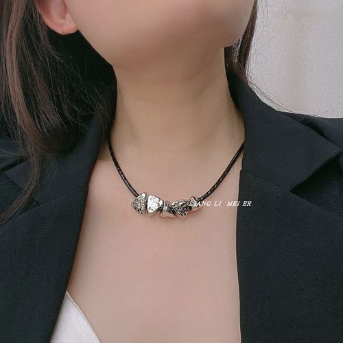 金属皮绳女几何三角项链