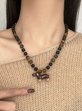 咖色腊肠狗天然虎眼石串珠项链