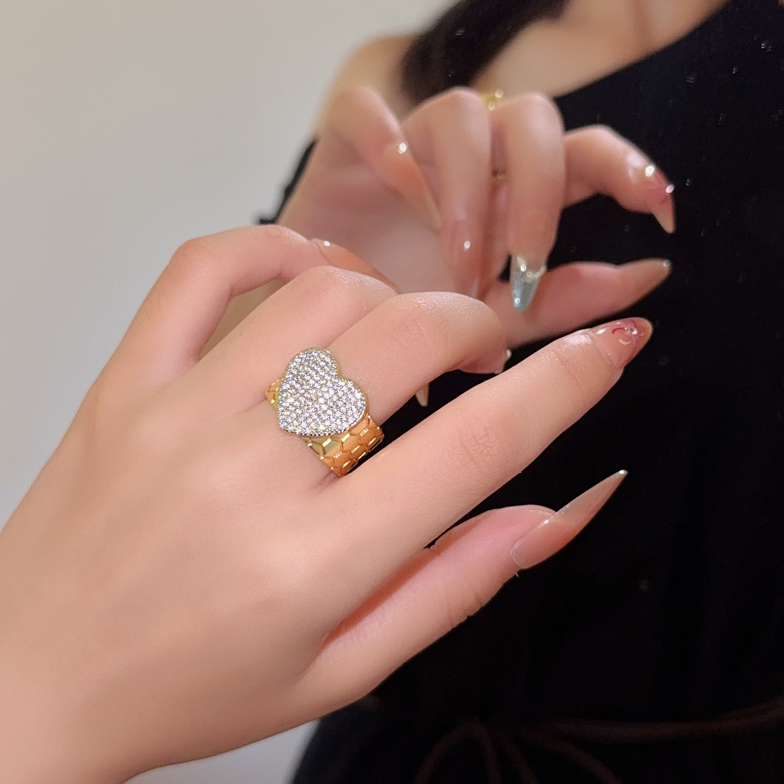 宽面微镶锆石爱心戒指女气质指环