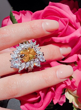 鹅黄几何花朵开口戒戒指花卉高级质感镶嵌轻奢潮流2025精选气质