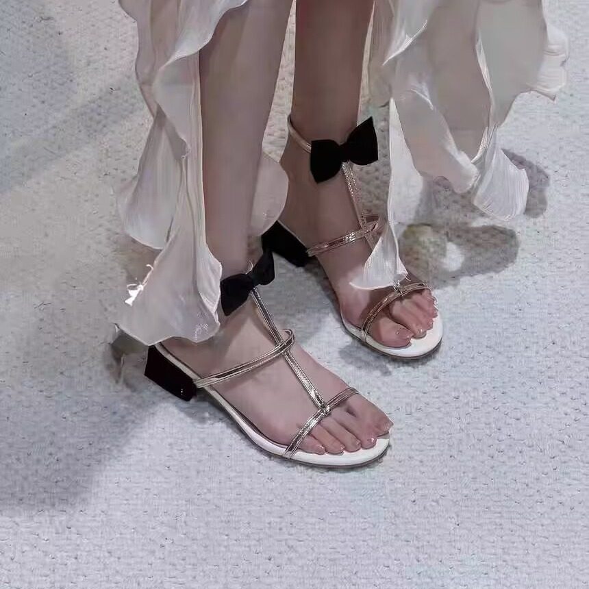 2024新款夏黑色立体蝴蝶结水钻气质高级感圆头平跟凉鞋女