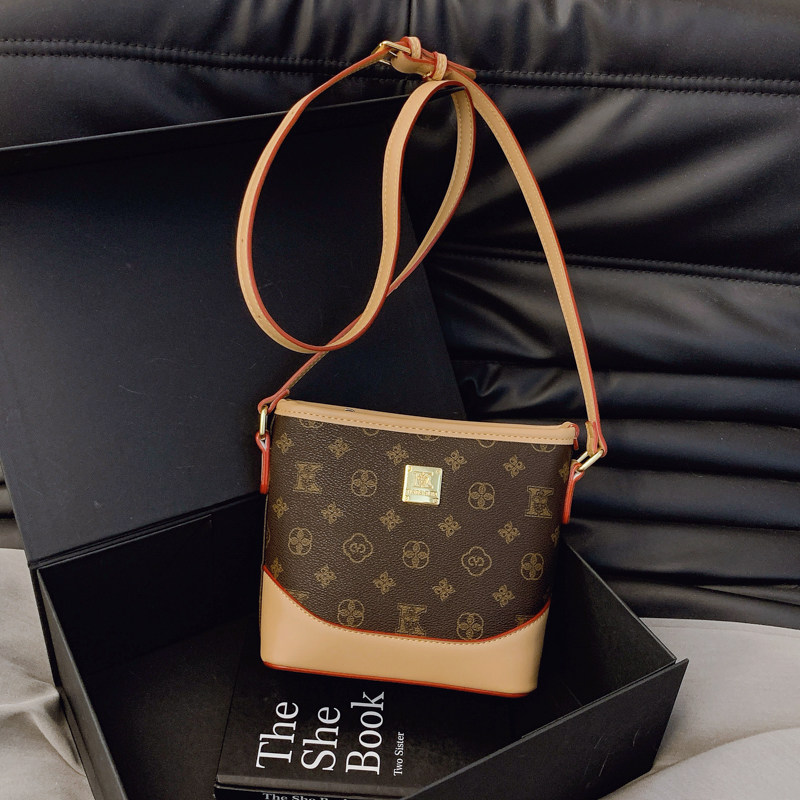 高档印花水桶包包女2025春夏新款时尚斜挎小方包质感百搭单肩女包,箱包皮具/热销女包/男包,水桶包,淘宝优惠券,粉丝福利购,淘宝优惠卷