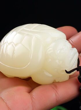 冰种青白透龟手把件长寿龟富甲天下玉石把玩件
