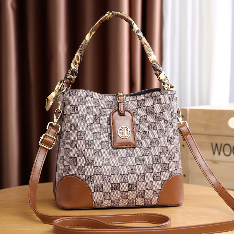 大容量包包女2026新款潮时尚水桶包小包高级感女士洋气单肩斜挎包