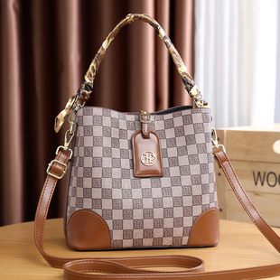 大容量包包女2026新款潮时尚水桶包小包高级感女士洋气单肩斜挎包