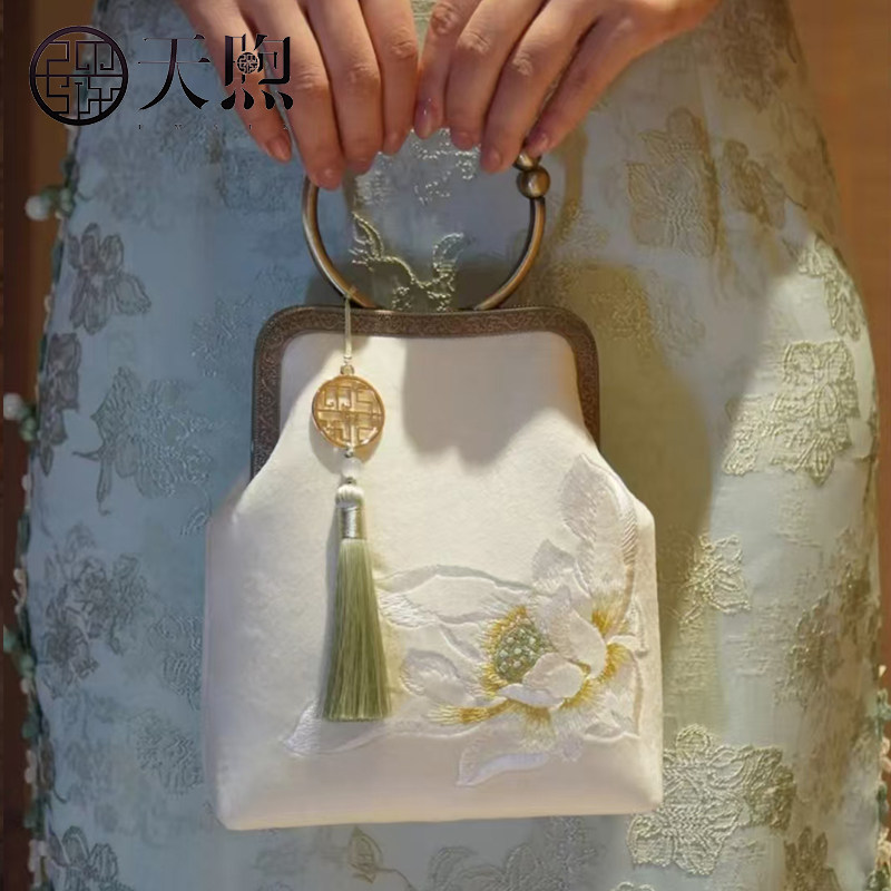 Pmsix天煦斜挎小包女2025新款国风刺绣旗袍白色手提包链条单肩包