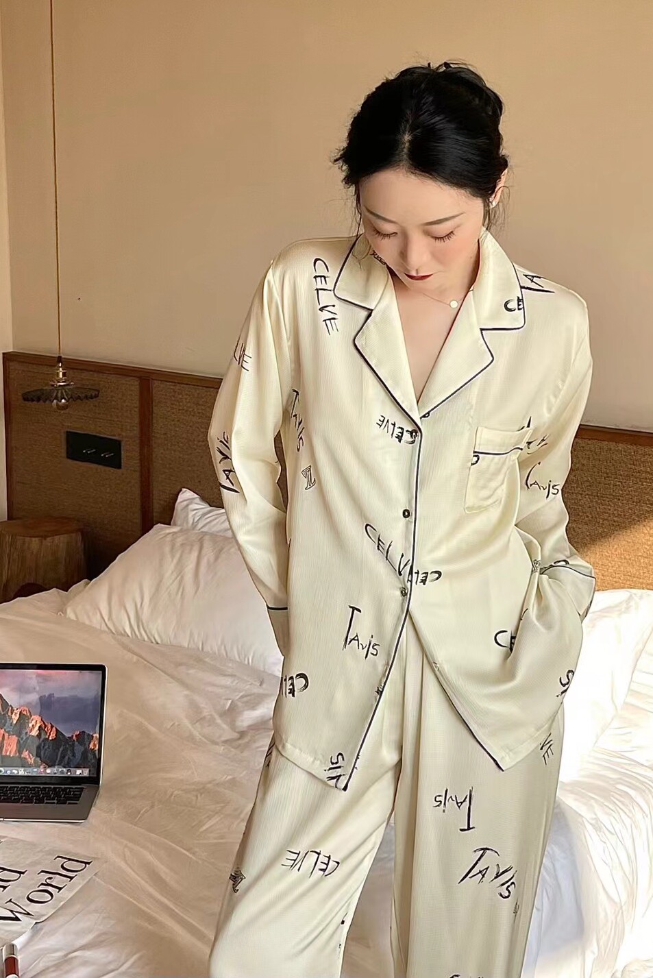 闺蜜新品长袖字母柠檬黄显肤高级感冰丝睡衣翻领开衫衬衫式家居服