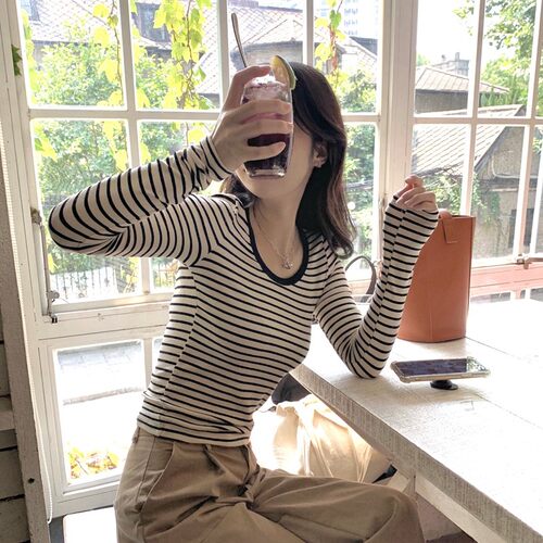 好看又显瘦的大U领杏色条纹长袖针织打底衫大弹力螺纹棉修身T恤女