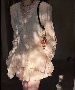 地球店设计感小众褶皱套装女夏显瘦新款高级时尚衬衫短裤两件套