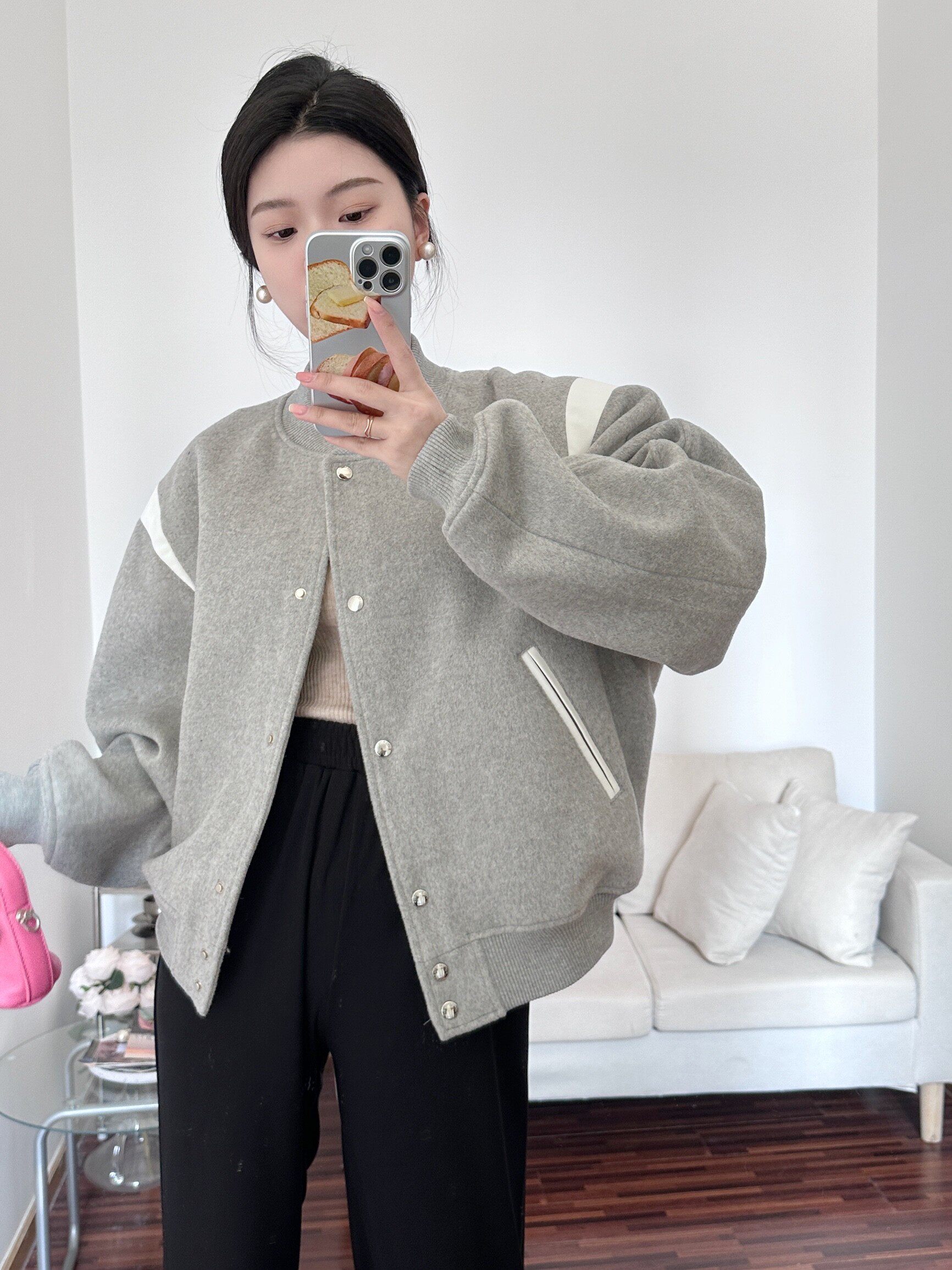 重磅皮革拼接灰色棒球服外套