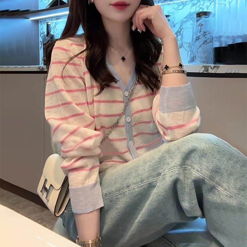v领条纹冰丝长袖针织开衫女薄款2026夏季新款外搭防晒开衫上衣女