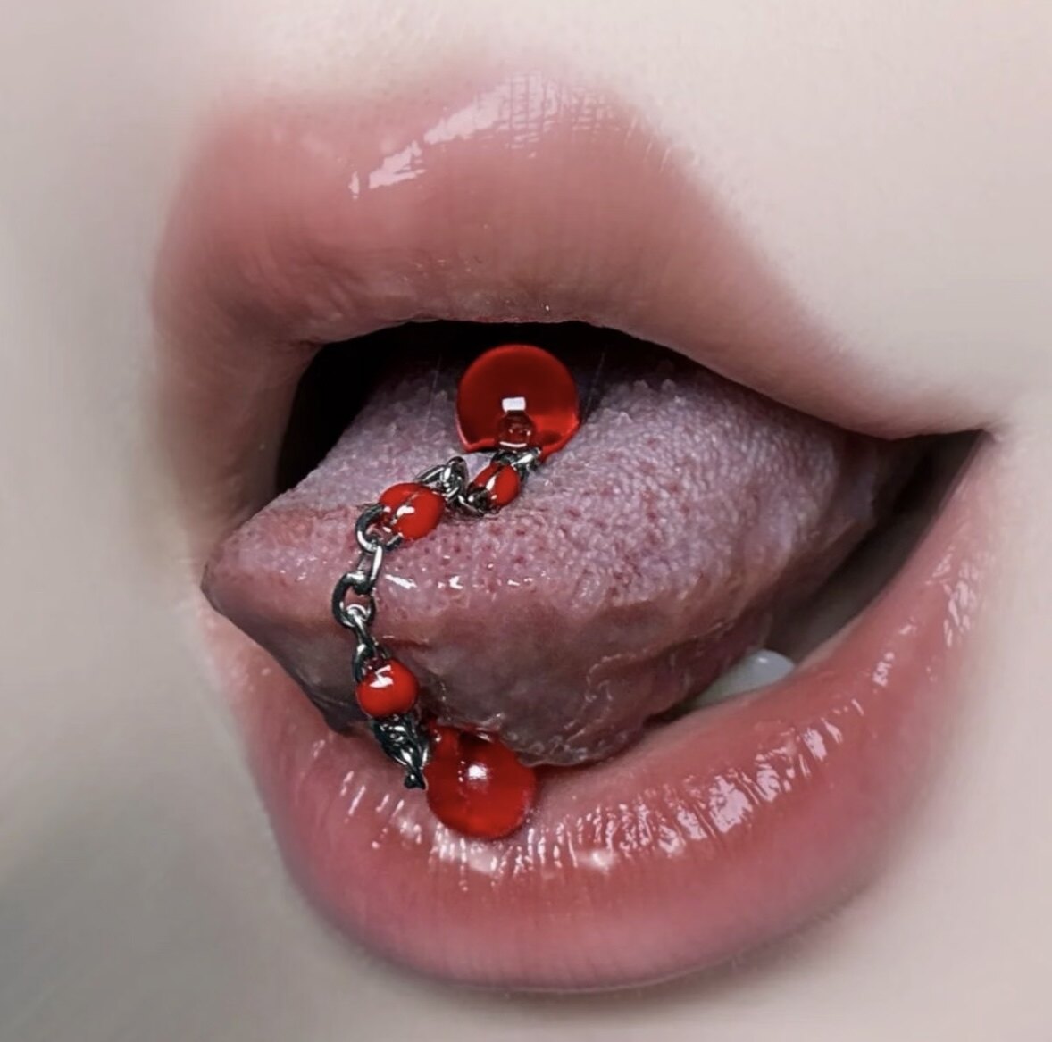 暗黑血红钛合金链条舌钉