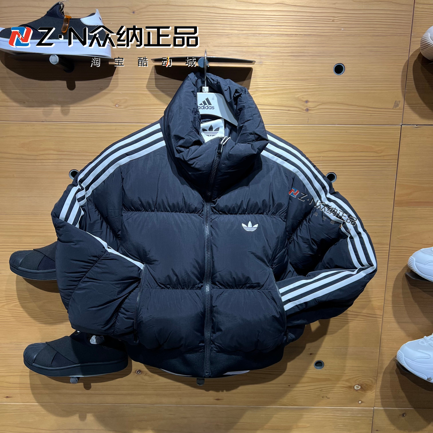阿迪达斯三叶草女子保暖防风棉服