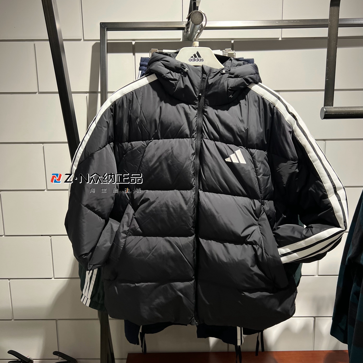 阿迪达斯三叶草男连帽保暖羽绒服