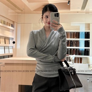 显瘦秋季 BORN T恤褶皱收腰修身 设计感交叉V领长袖 磨毛女上衣 WITH