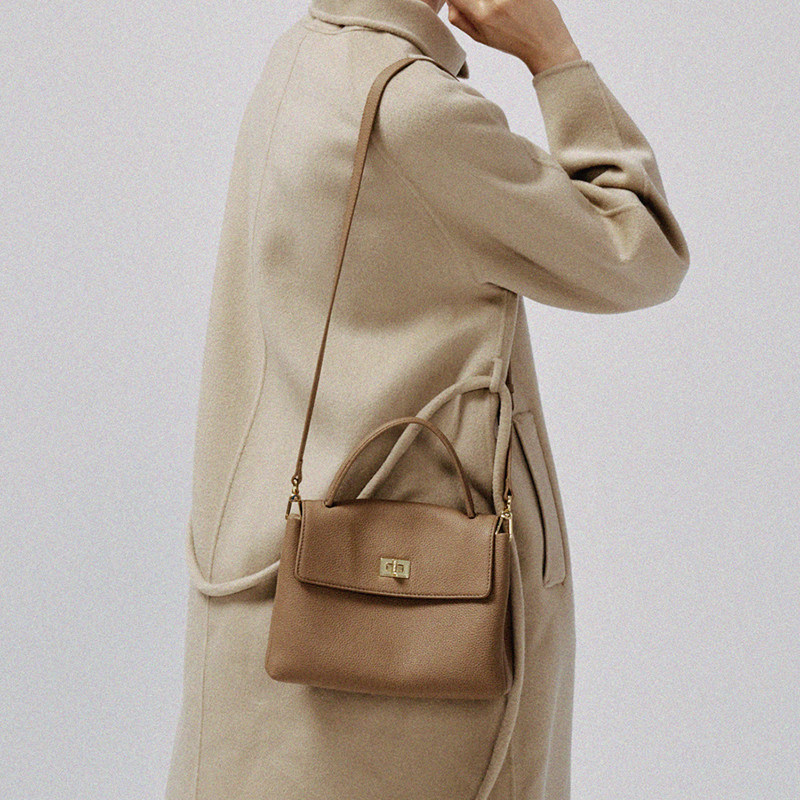 包包女款真皮小方包2026春季新款简约手提斜挎包轻便大容量单肩