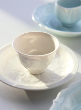 日本进口kaizan美浓烧青白瓷主人杯手工雕刻青花牡丹纹茶杯茶盘