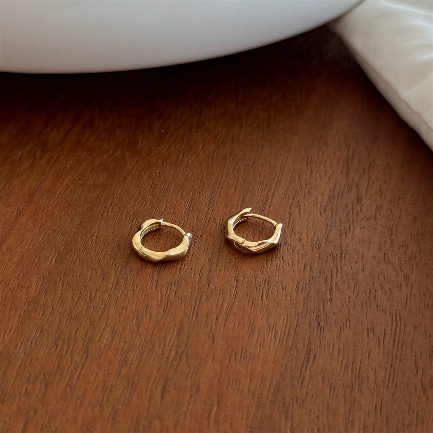 MINICYBER金色扭纹耳钉轻奢简约圆圈气质小众设计感时髦极简耳饰,饰品/流行首饰/时尚饰品新,银饰耳饰,淘宝优惠券,粉丝福利购,淘宝优惠卷