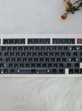 GMK81三模机械键盘蓝牙带小屏幕Gasket结构客制化麻将音DIY套件