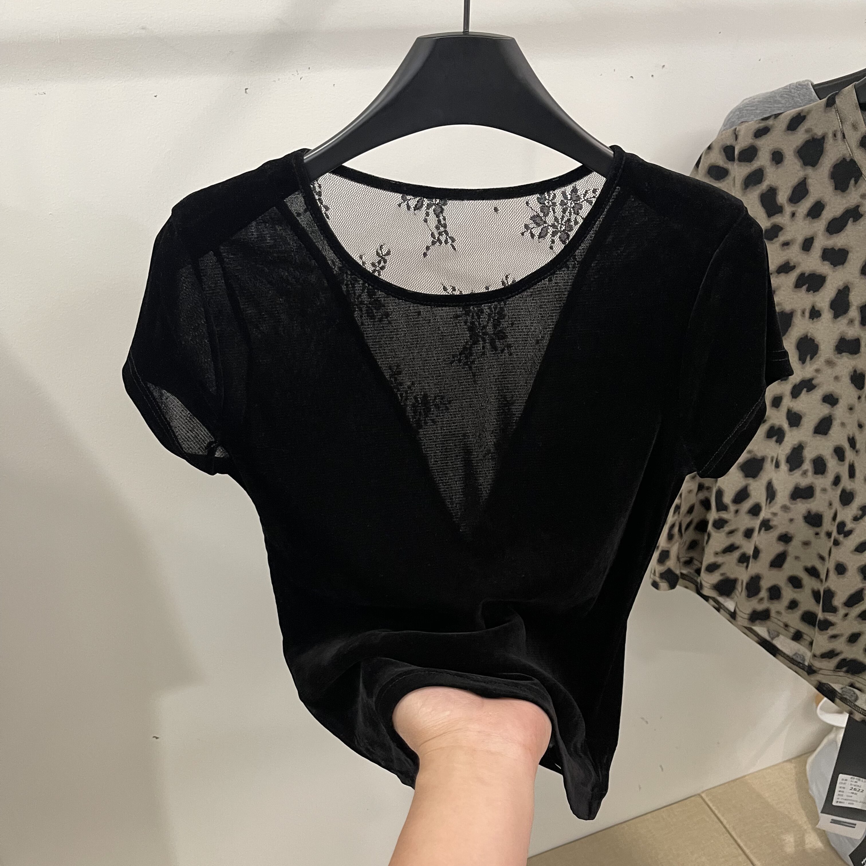 后背蕾丝拼接短袖T恤女修身上衣