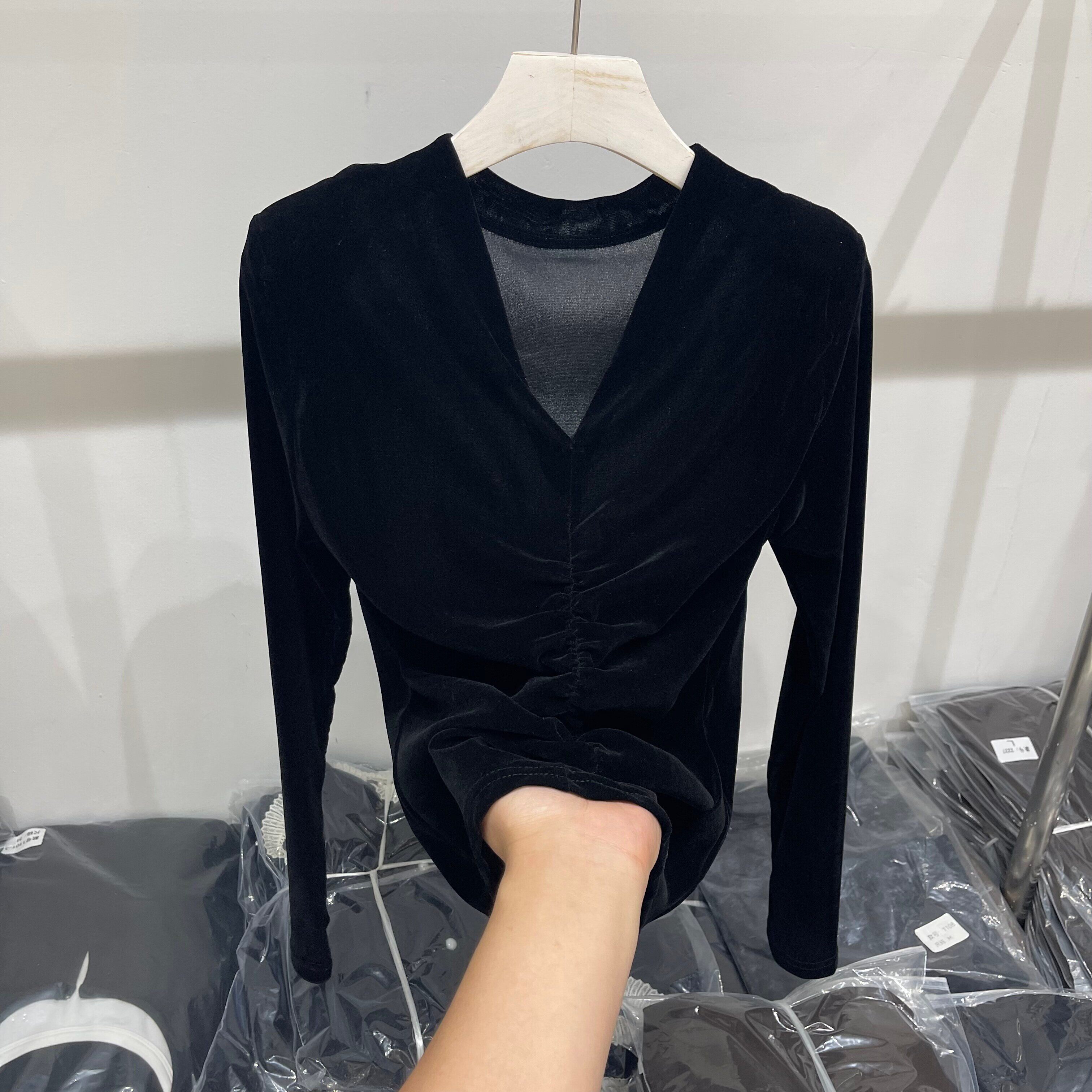 设计感V领褶皱修身丝绒长袖T恤女