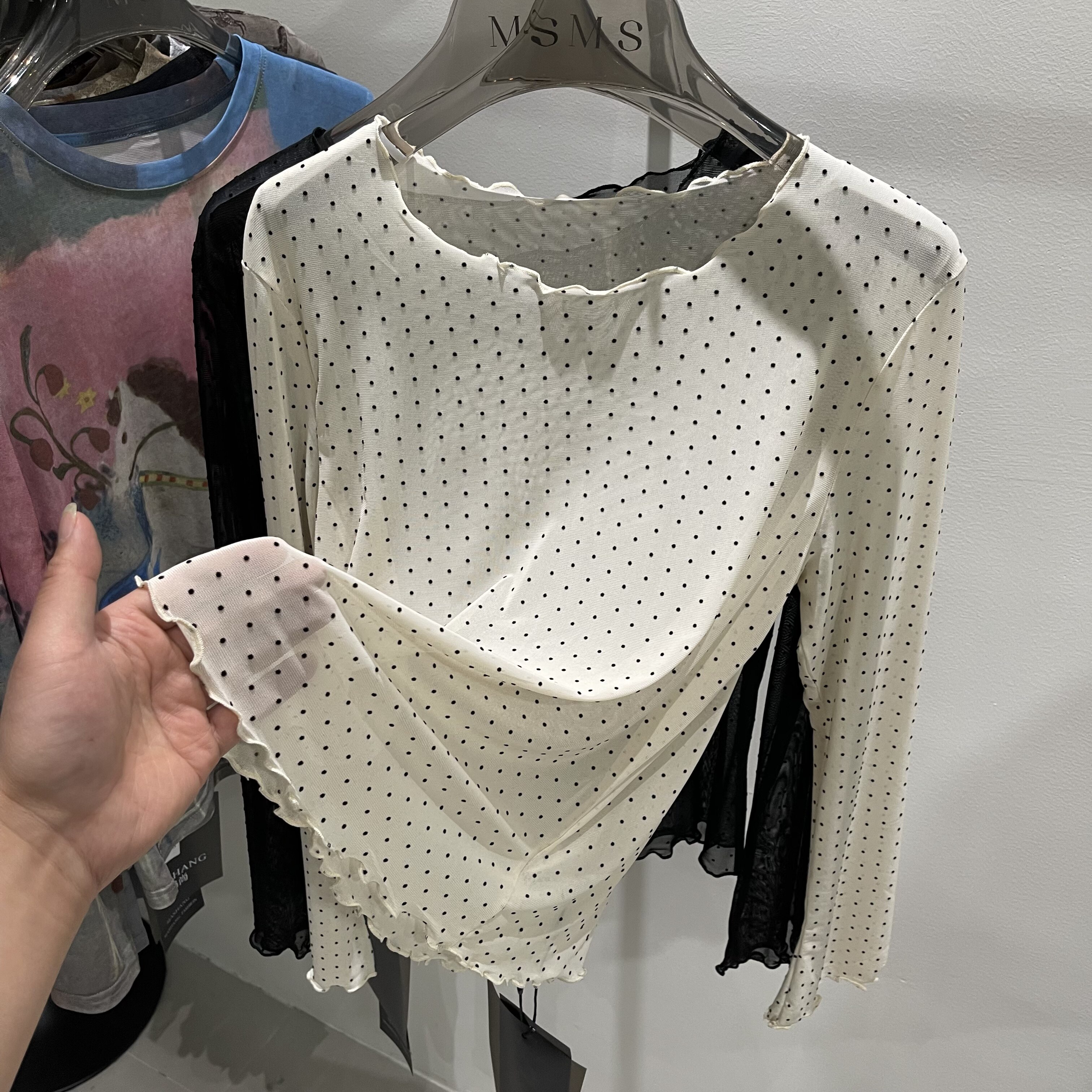 复古波点木耳边长袖网纱T恤女2026春季新款显瘦轻薄款打底衫上衣