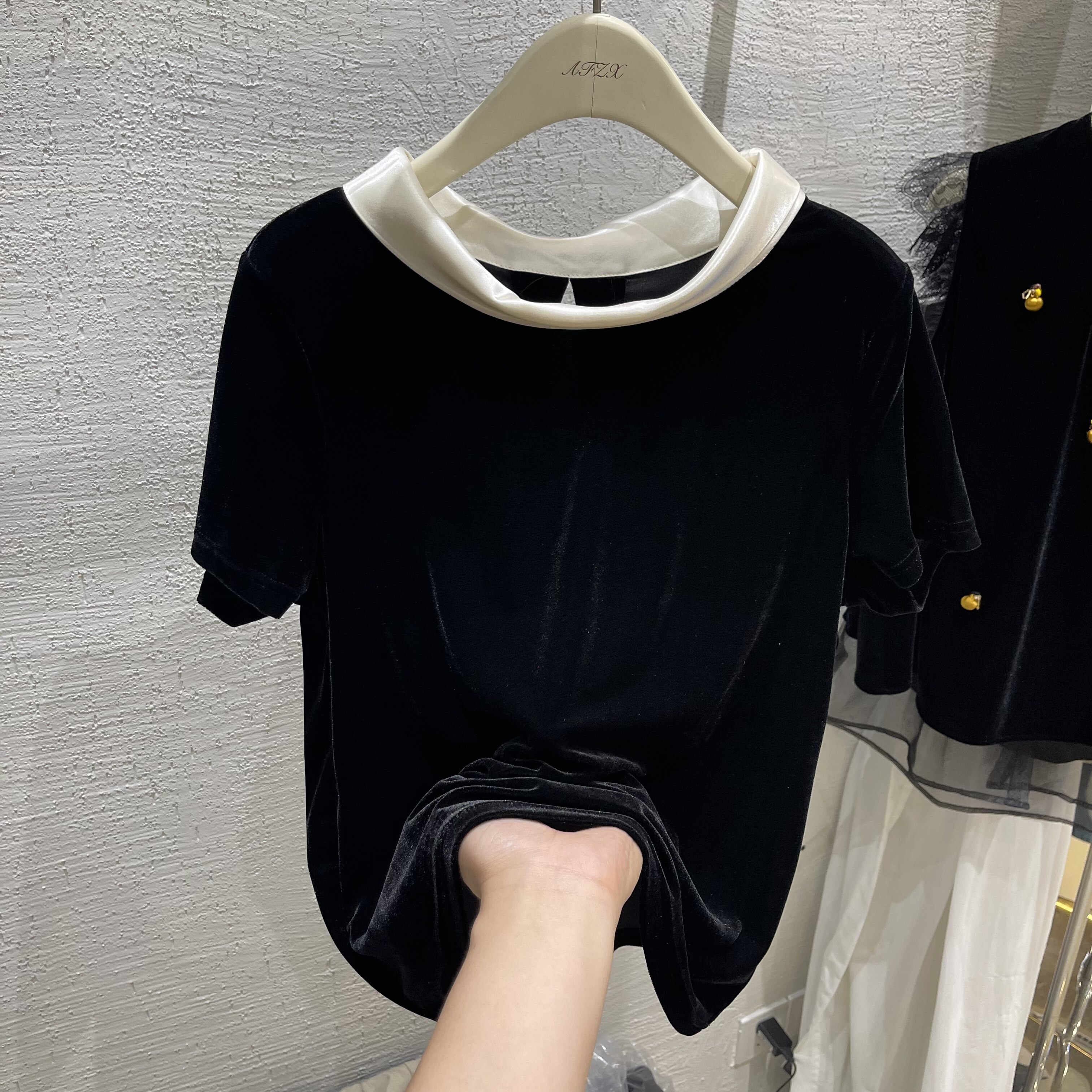 撞色丝绒拼接镂空短袖T恤女宽松