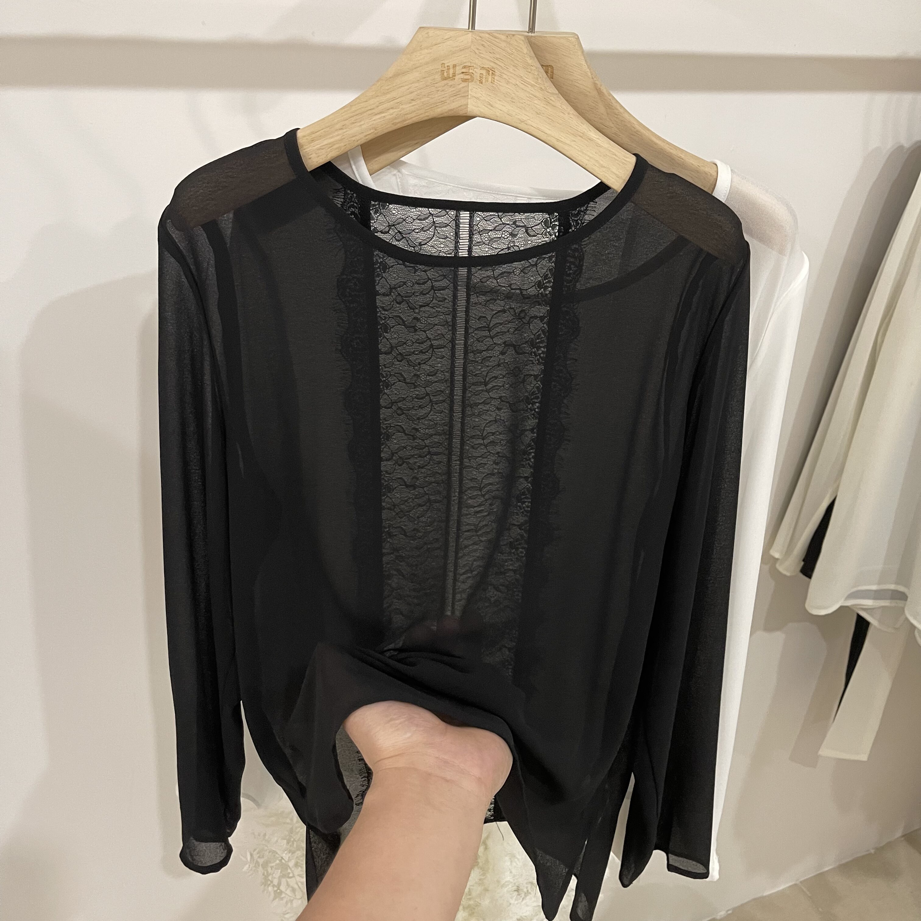 气质蕾丝拼接透视长袖雪纺衫女2026夏季新款开叉宽松轻薄防晒上衣