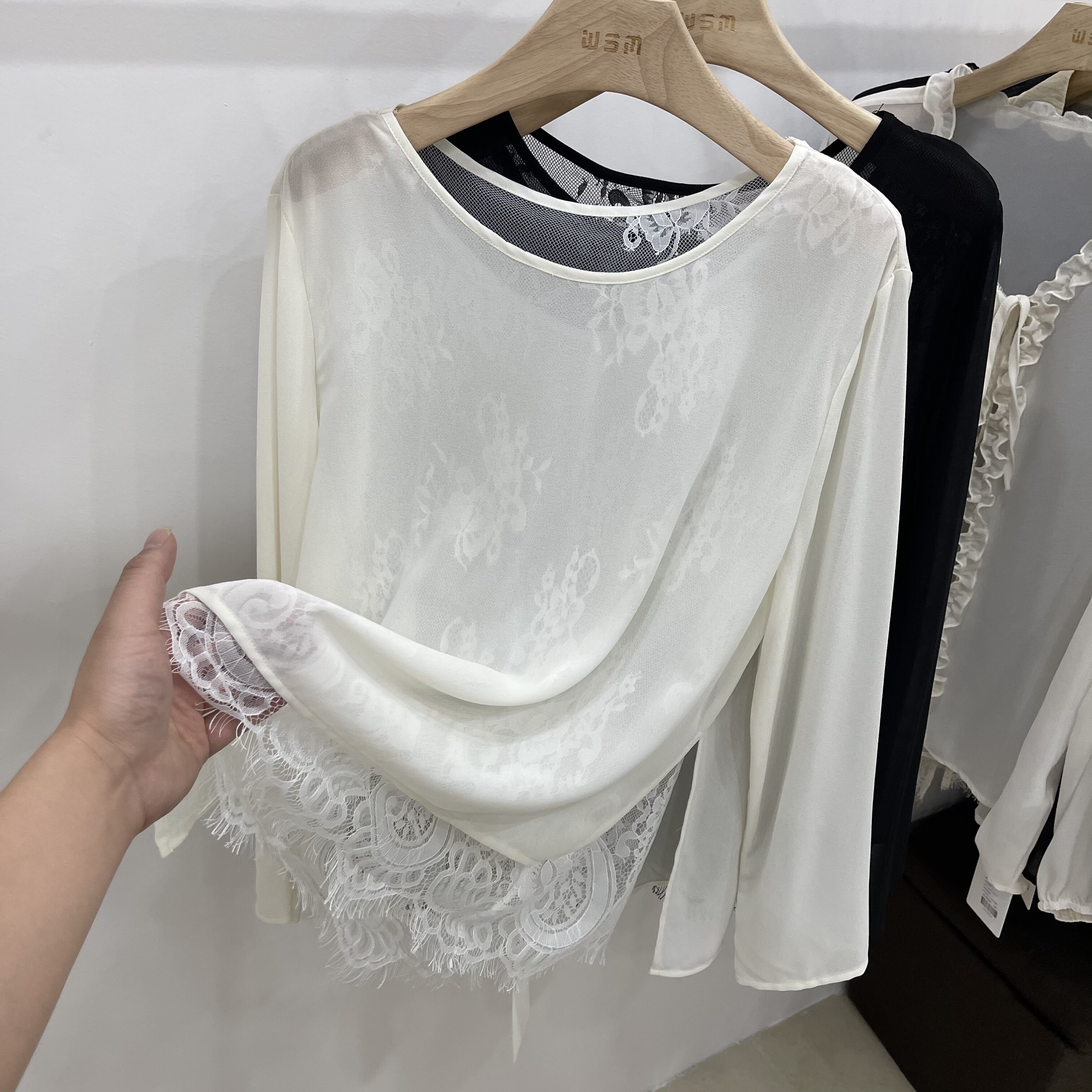 假两件蕾丝拼接开叉钉珠雪纺衫女