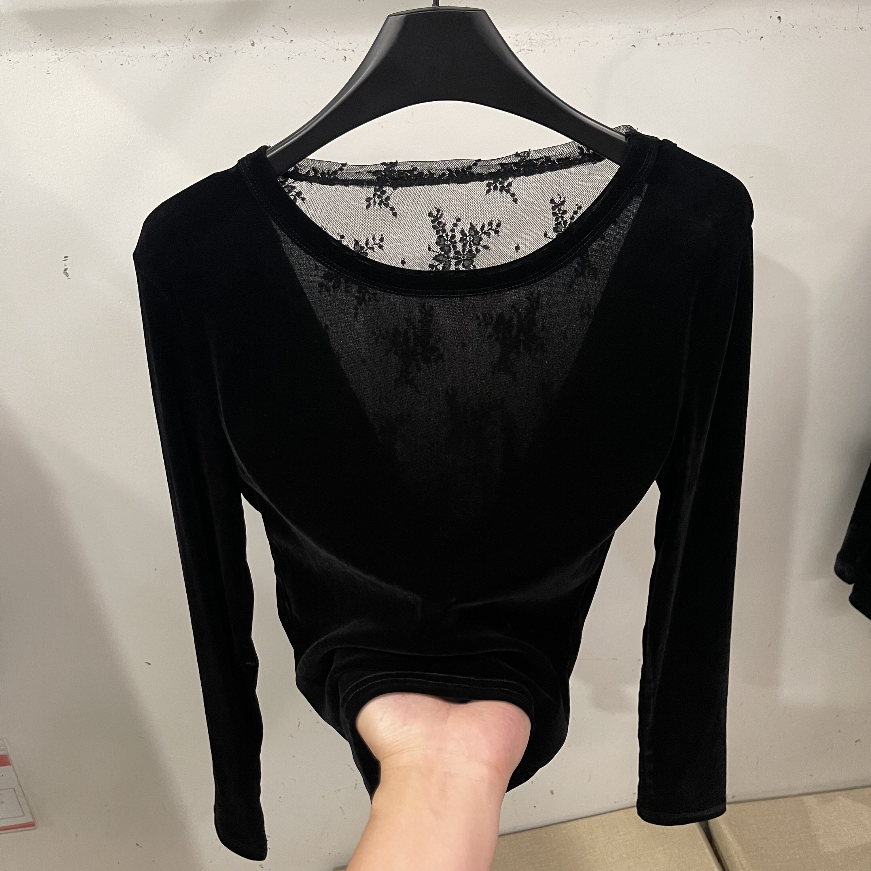 后背蕾丝拼接扭结丝绒长袖T恤女