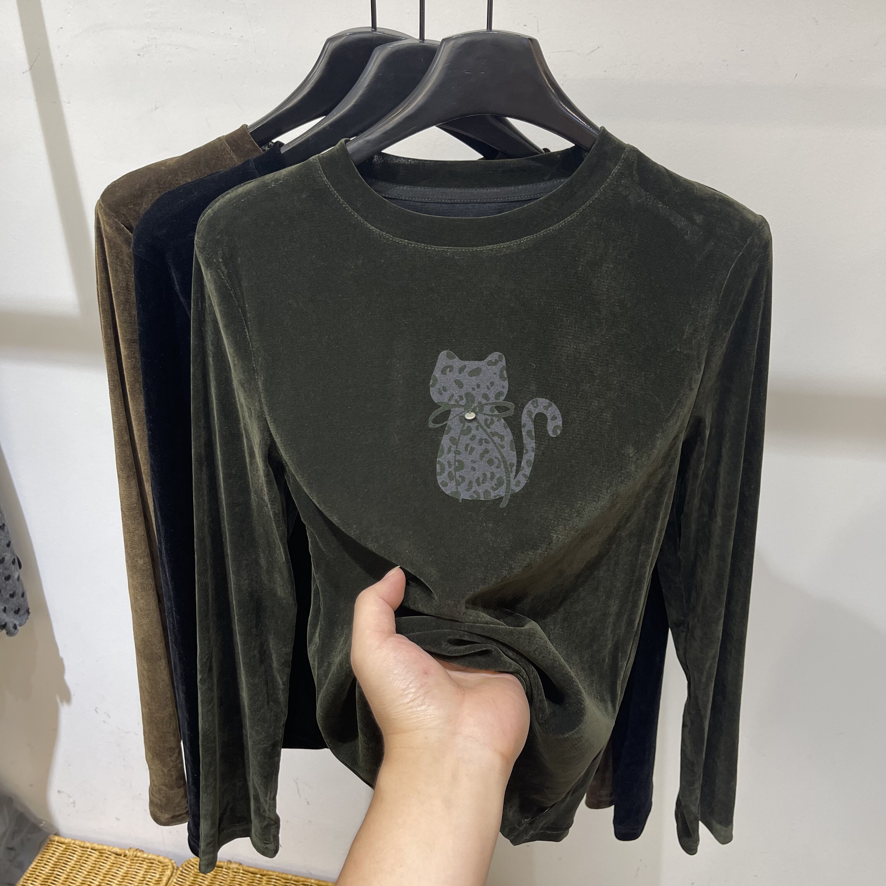 卡通小猫圆领丝绒长袖T恤女休闲