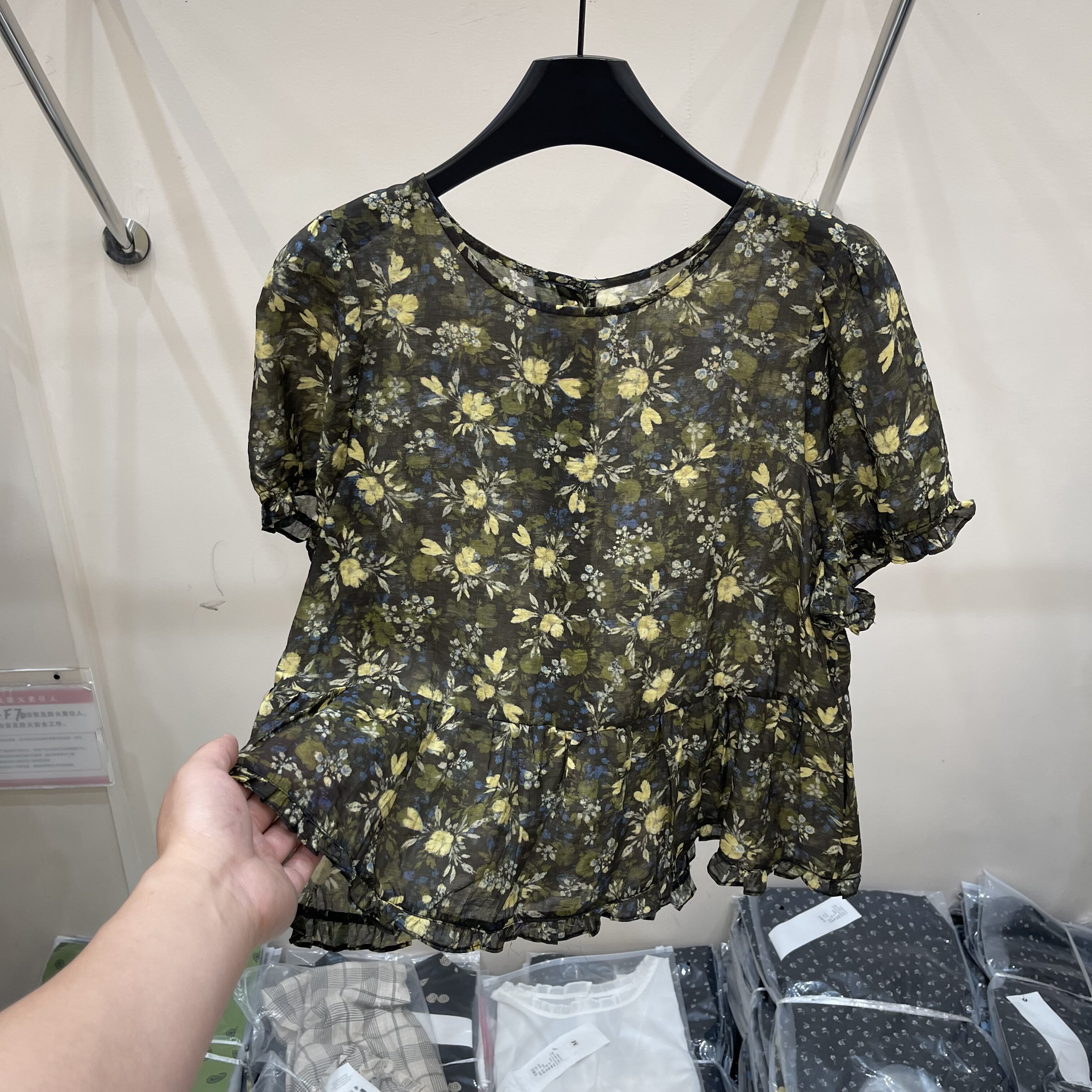 碎花拼接荷叶边下摆短袖小衫女