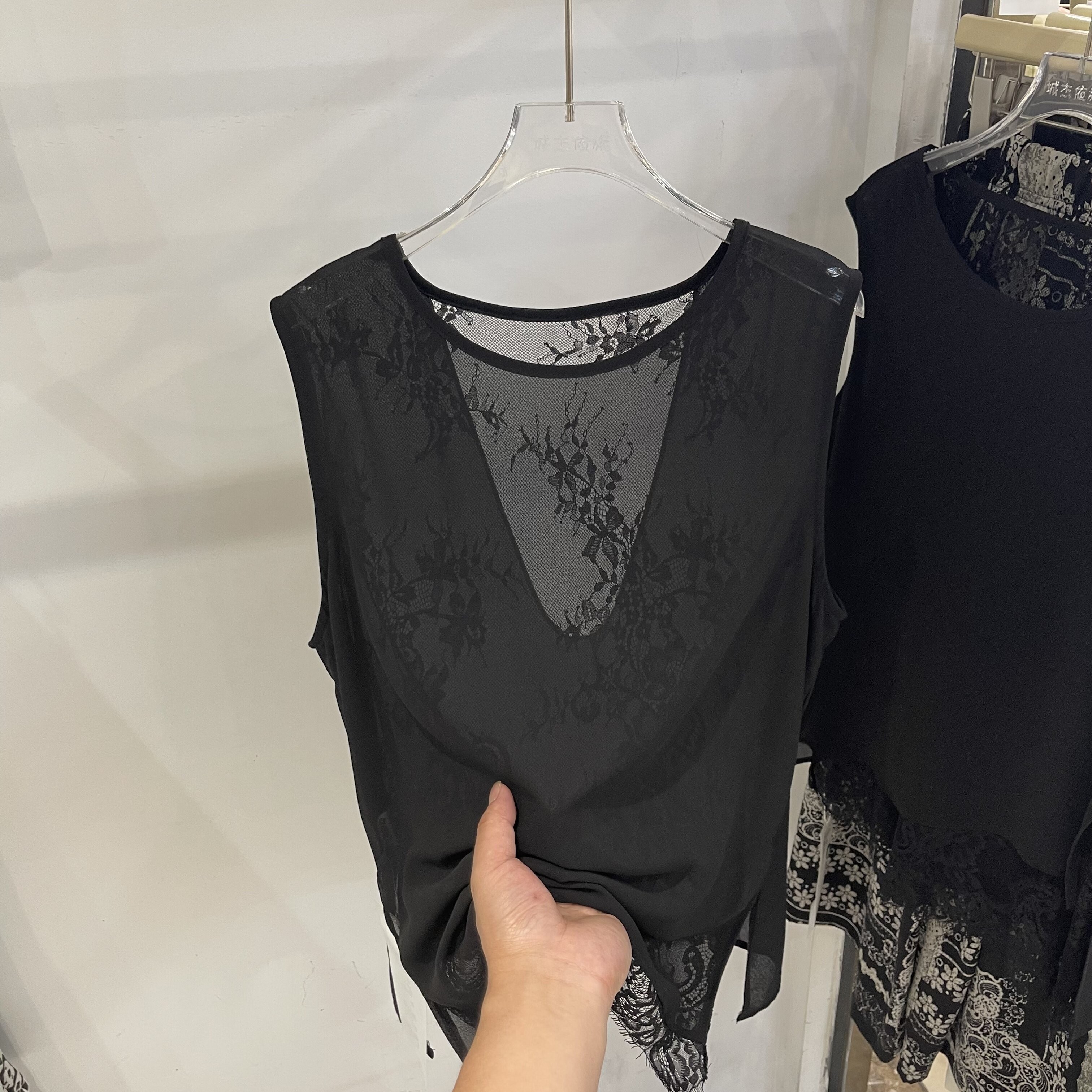 气质蕾丝拼接无袖背心开叉女休闲