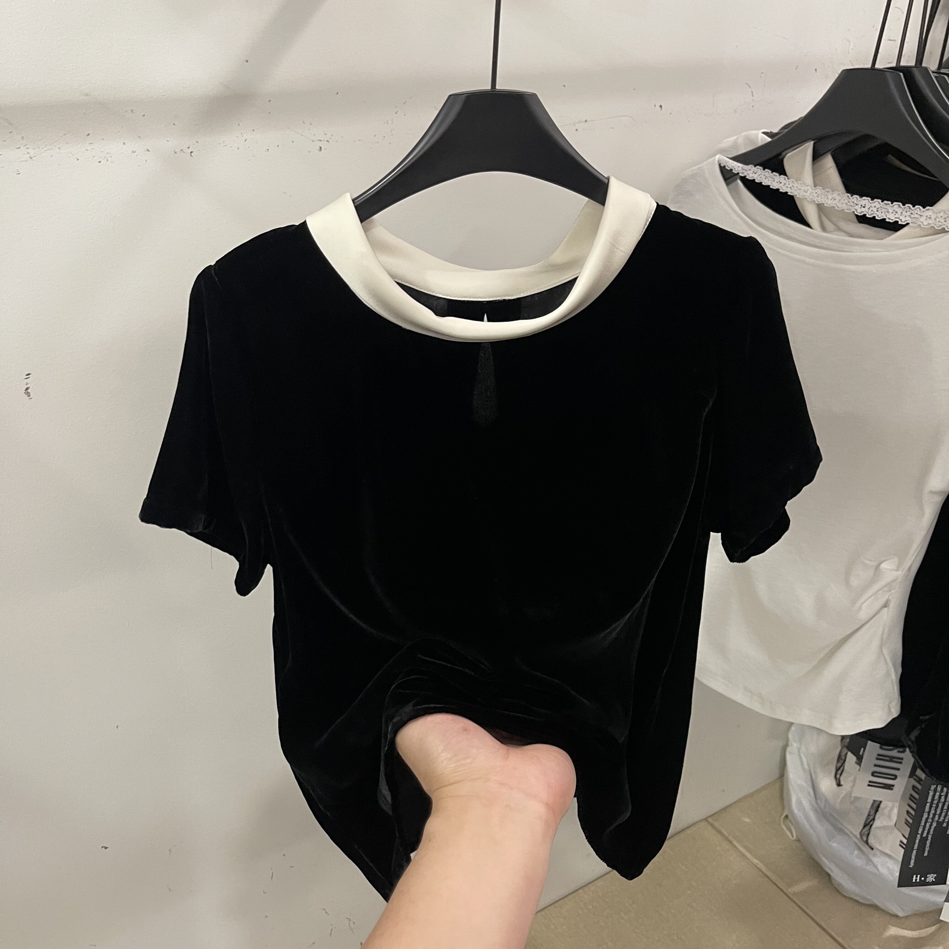 高级感撞色领丝绒短袖T恤女宽松