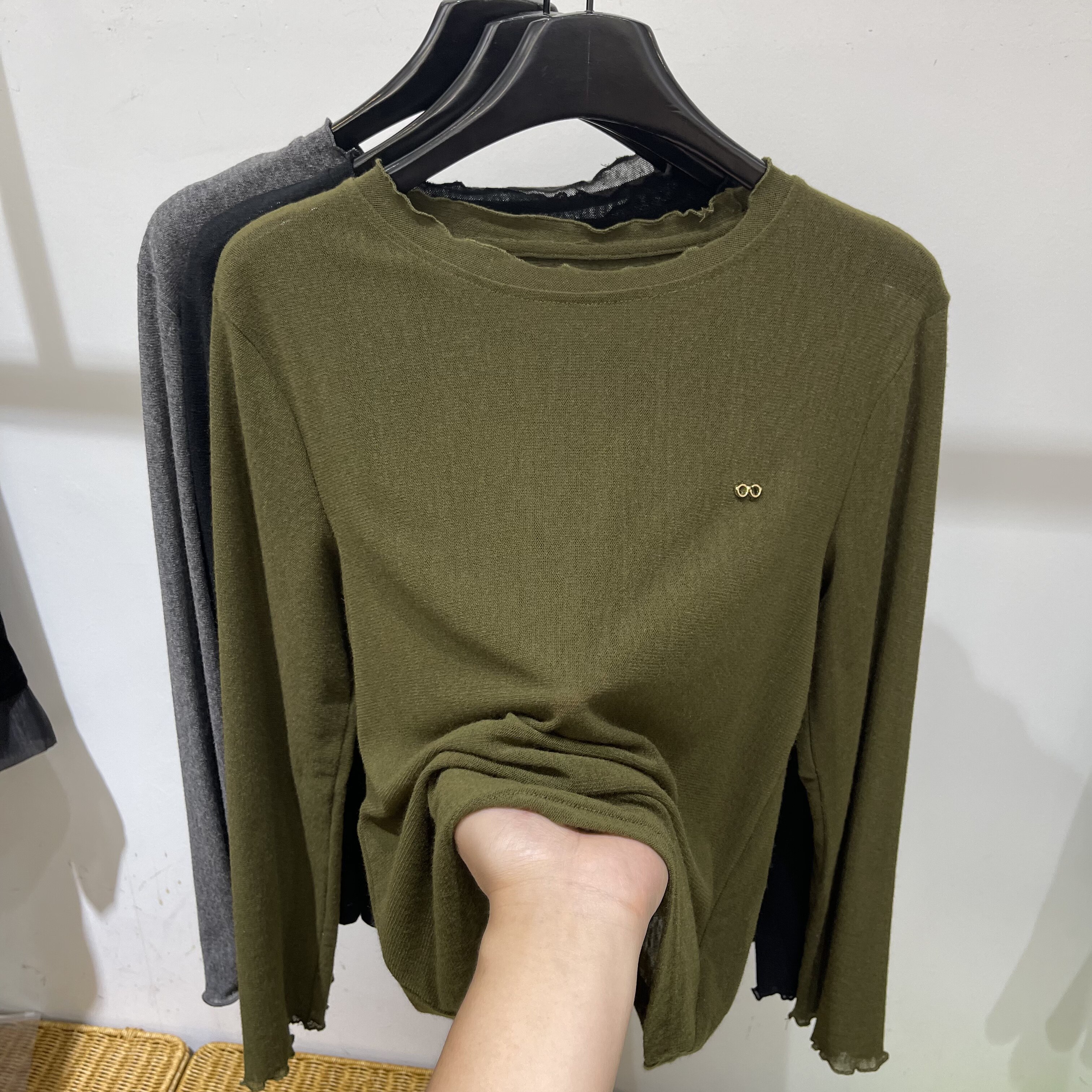 木耳边钉珠长袖T恤女休闲百搭