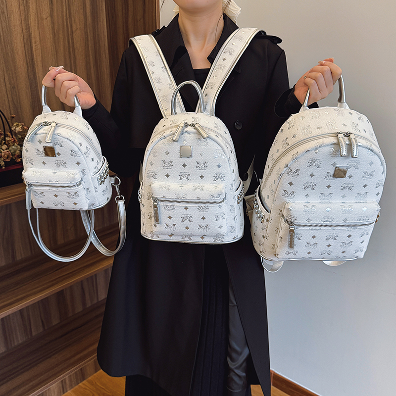 生日礼物可爱小熊通勤双肩包2025新款高级感女大学生背包上课书包