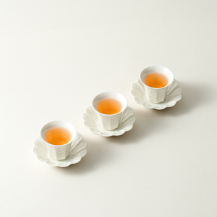 定窑白浮雕梅兰竹菊花口八方品茗杯带杯垫仿宋茶杯带杯垫主人杯
