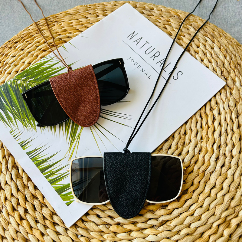 挂脖磁吸多功能眼镜夹项链包帽夹