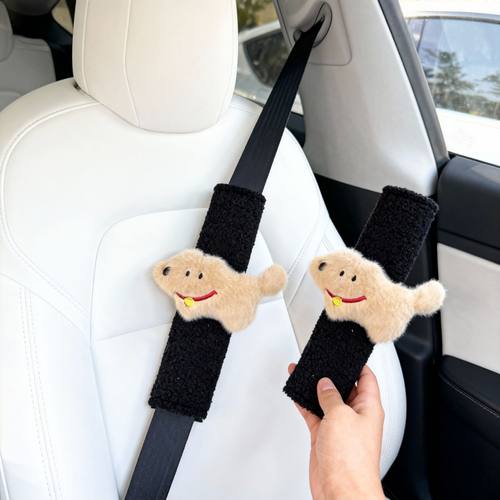 新款创意安全带毛绒套灰棕色红项圈小狗公仔娃娃车载装饰玩偶护肩