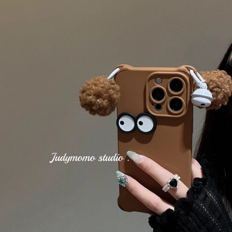 Ins韩可爱毛绒吊坠巧克力棕苹果16promax手机壳适用iphone15/14四角可挂13pro硅胶全包12软胶11