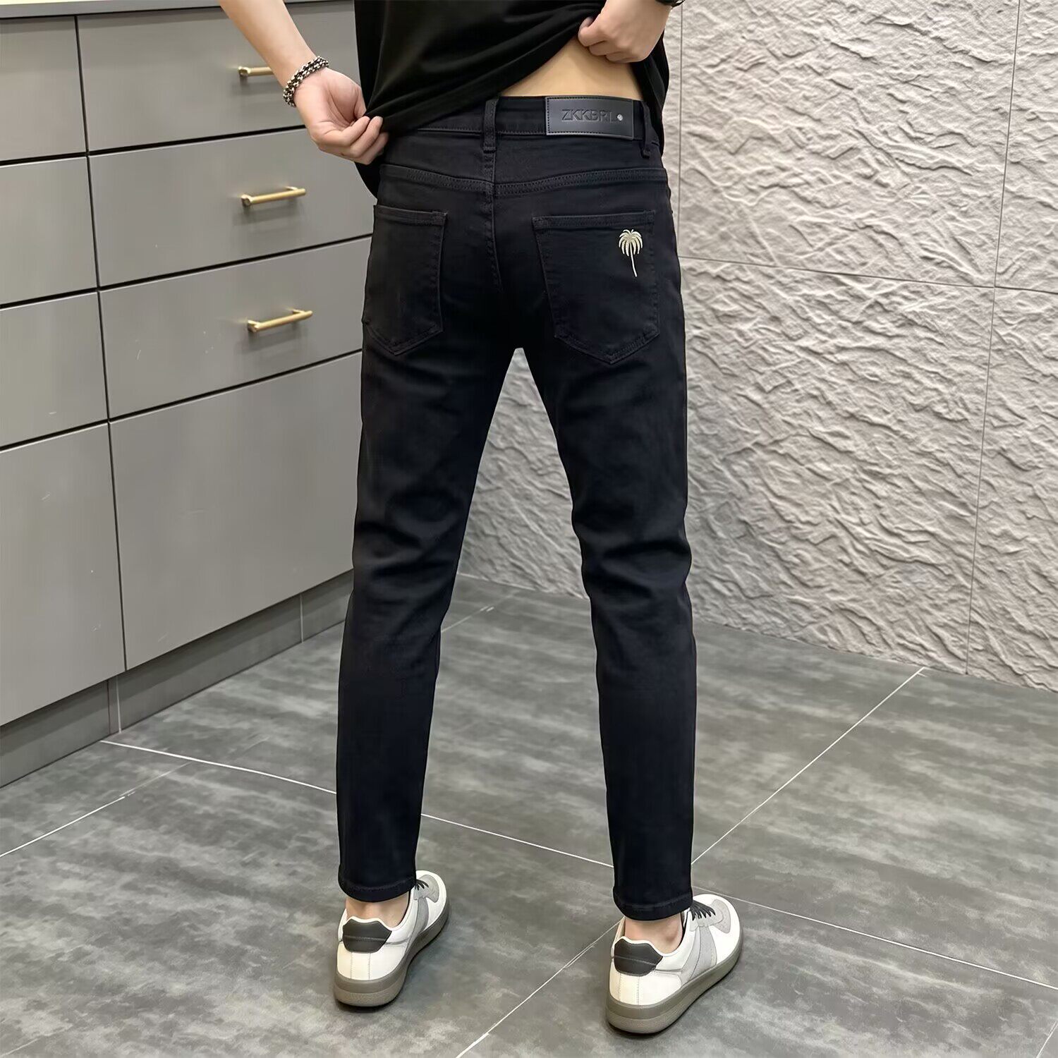高端潮牌黑色小脚牛仔裤男秋冬季修身裤韩版欧货弹力潮流百搭长裤