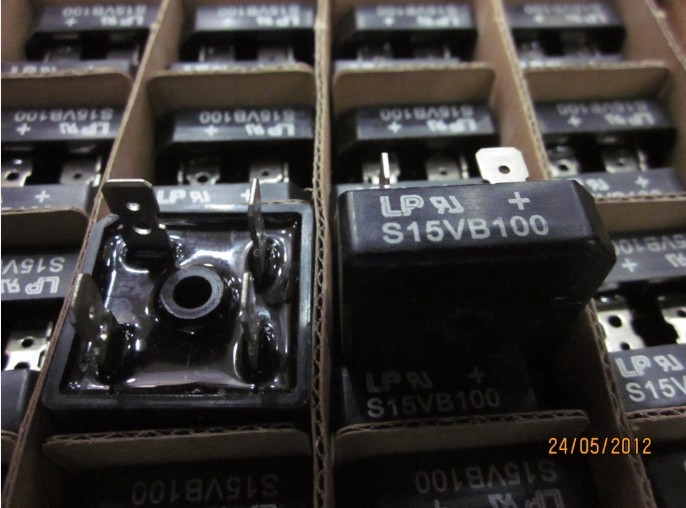 整流桥堆S15VB100 15A 1000V 方桥 全新原装可直拍。